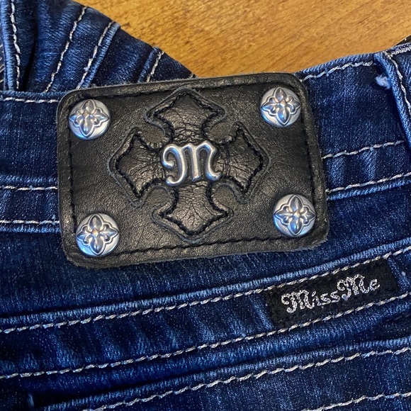 Miss Me signature ankle Skinny Jeans with Embellishments - Picture 6 of 7